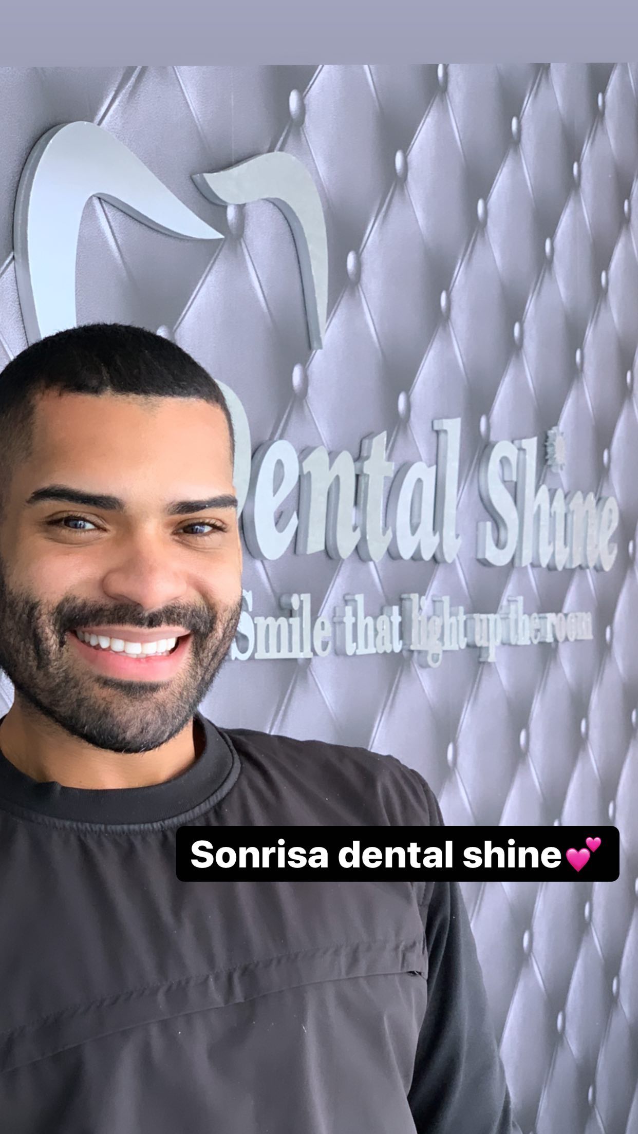 Paciente satisfecho en Dental Shine Santo Domingo